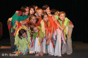 Mezinárodní folklorní festival Písní a tancem
