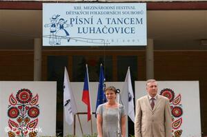 Mezinárodní folklorní festival Písní a tancem