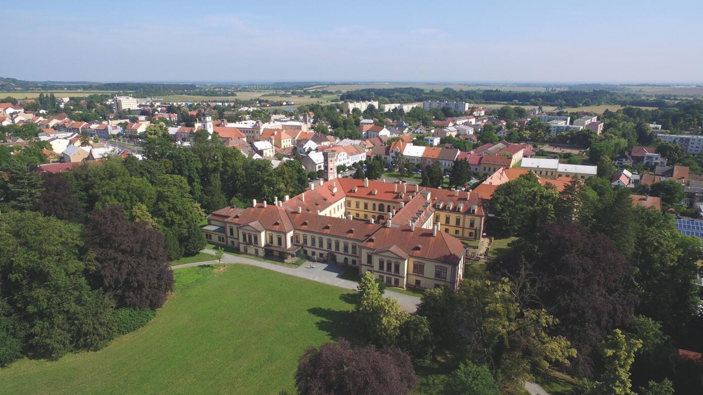 Výhled na zámek Heřmanův Městec
